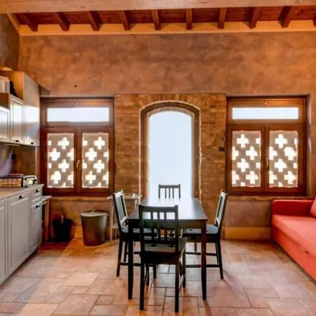 Thelma's - La Casa Indipendente In Collina アパート *